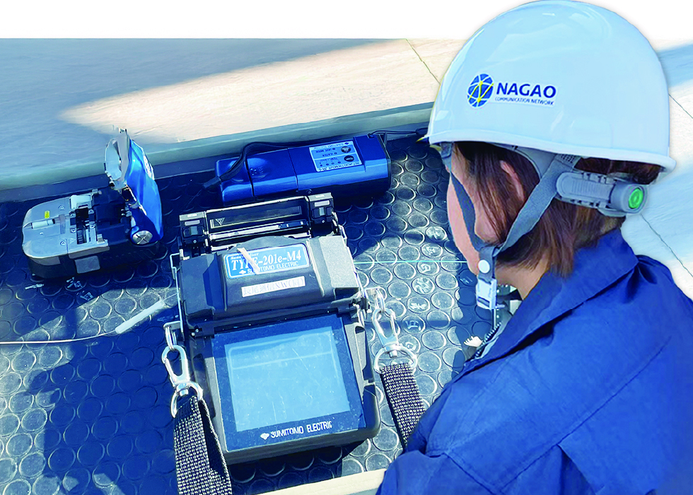 屋外での光ファイバー融着作業